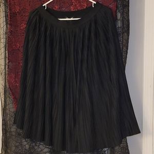Black pleated APT9 long skirt